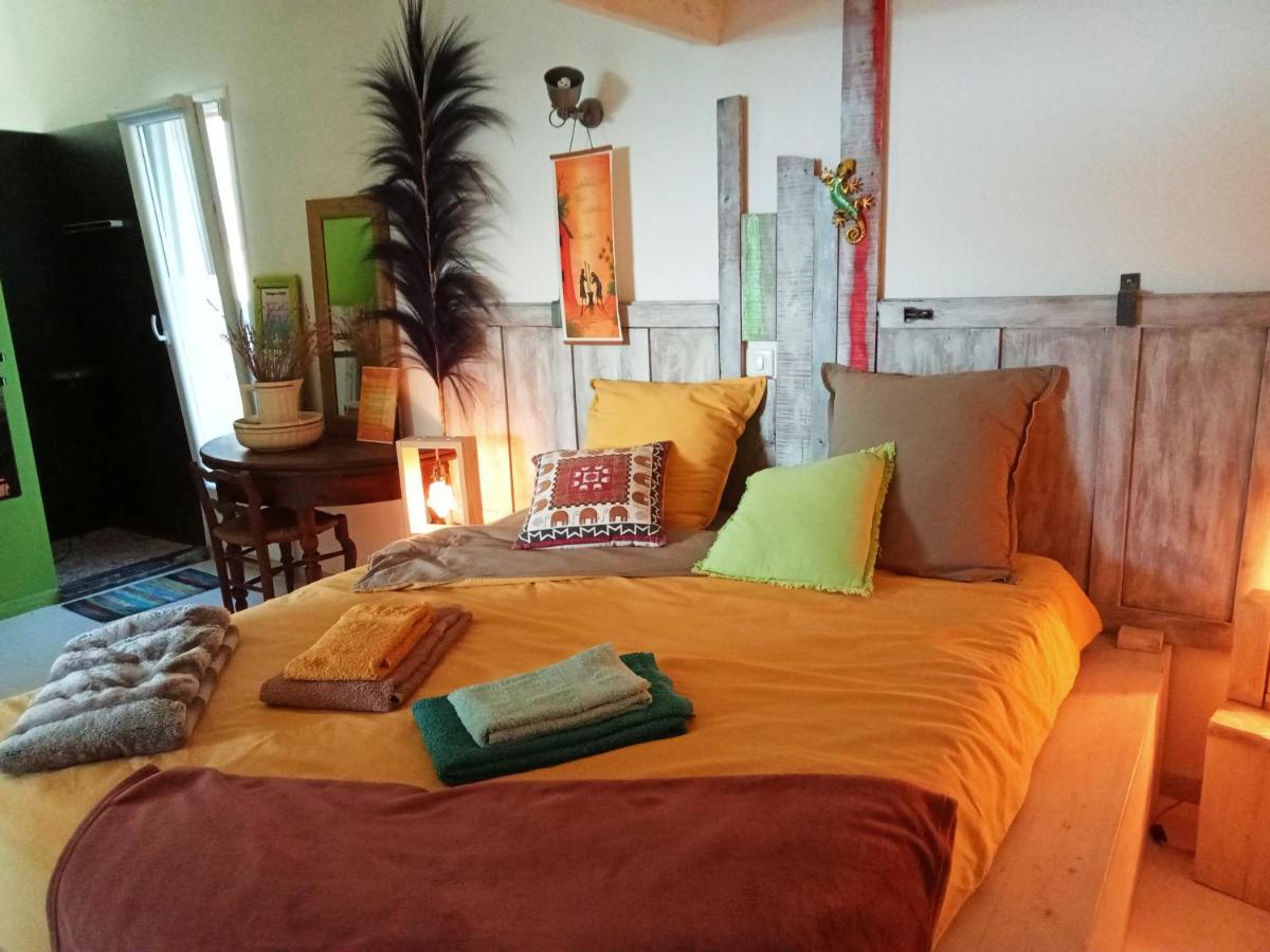 Logement De Charme Avec Piscine Et Jacuzzi Carnoules  Esterno foto